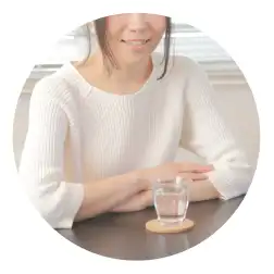 相談する女性イメージ